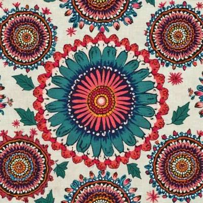 Mandala Desen con Acentos Florales: Motivo Textil Elegante en Neutros Subtils